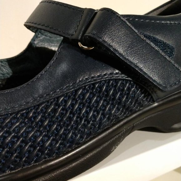 Propet Women's Maya Mary Jane Orthopedic Shoe - Picture 5 of 6